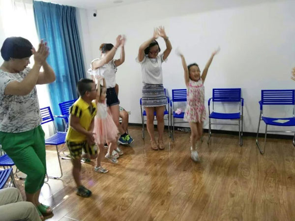青少年同伴关系紧张，青少年心理咨询怎样化解